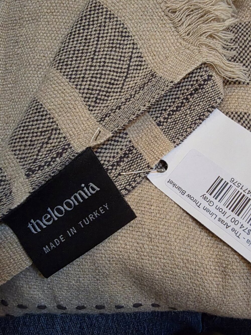The Loomia Linen Throw